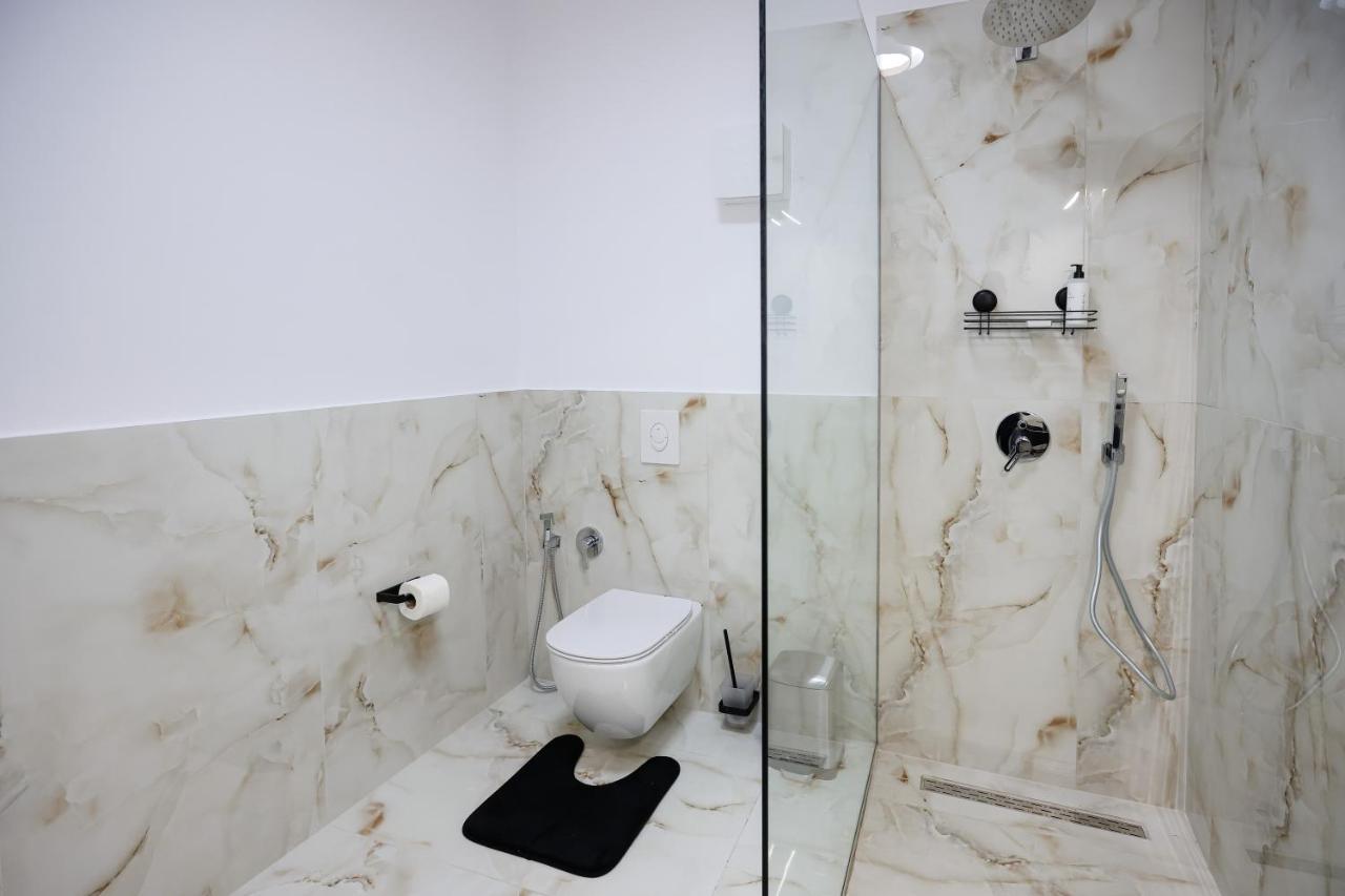 Vila Ferdinand Modern Rooms In Tirana'S Center Quarto foto