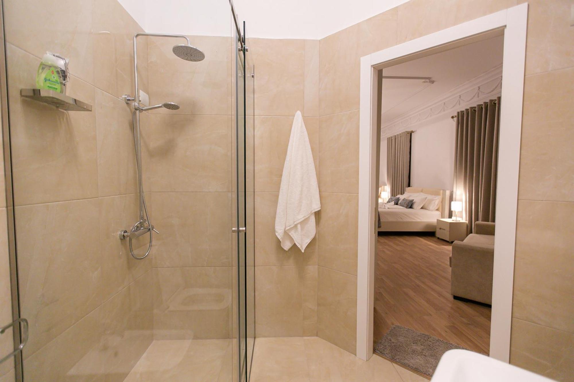 Vila Ferdinand Modern Rooms In Tirana'S Center Quarto foto